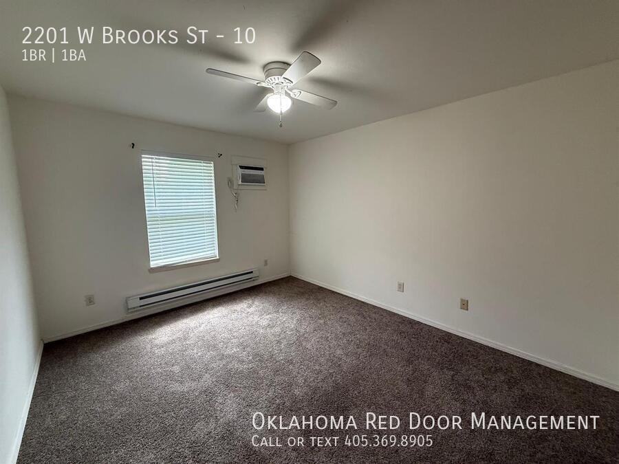 2201 W Brooks St #10 - Photo 5 of 16