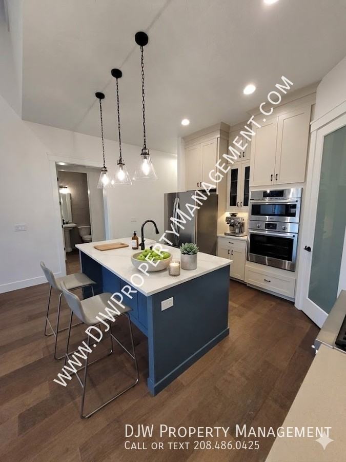 4264 W Lovegood Ln - Photo 3 of 10