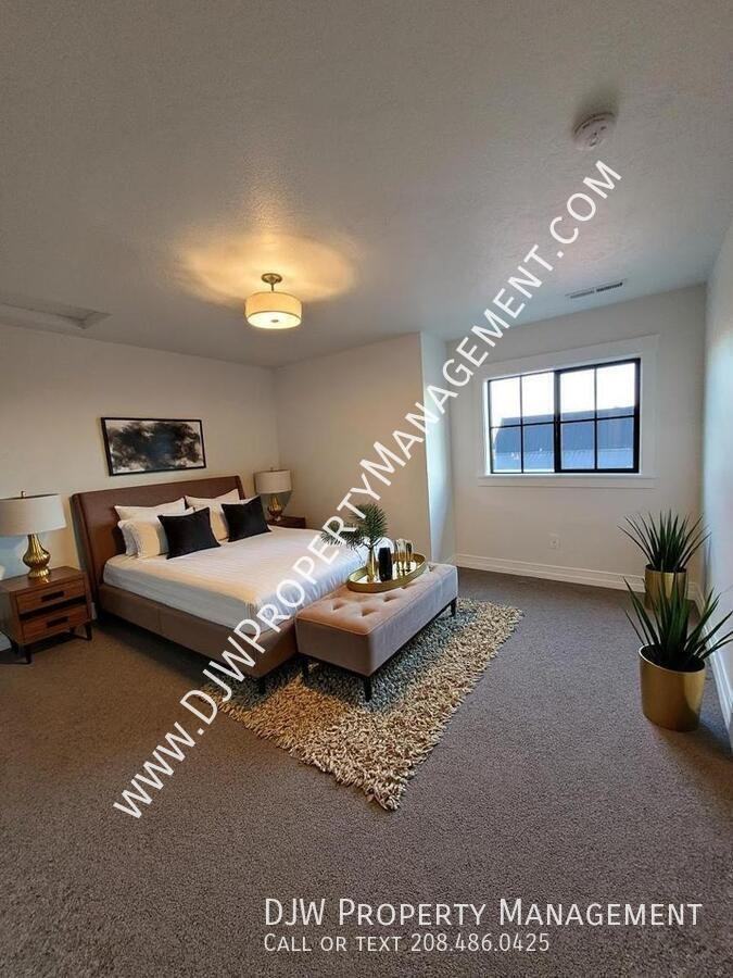 4264 W Lovegood Ln - Photo 4 of 10