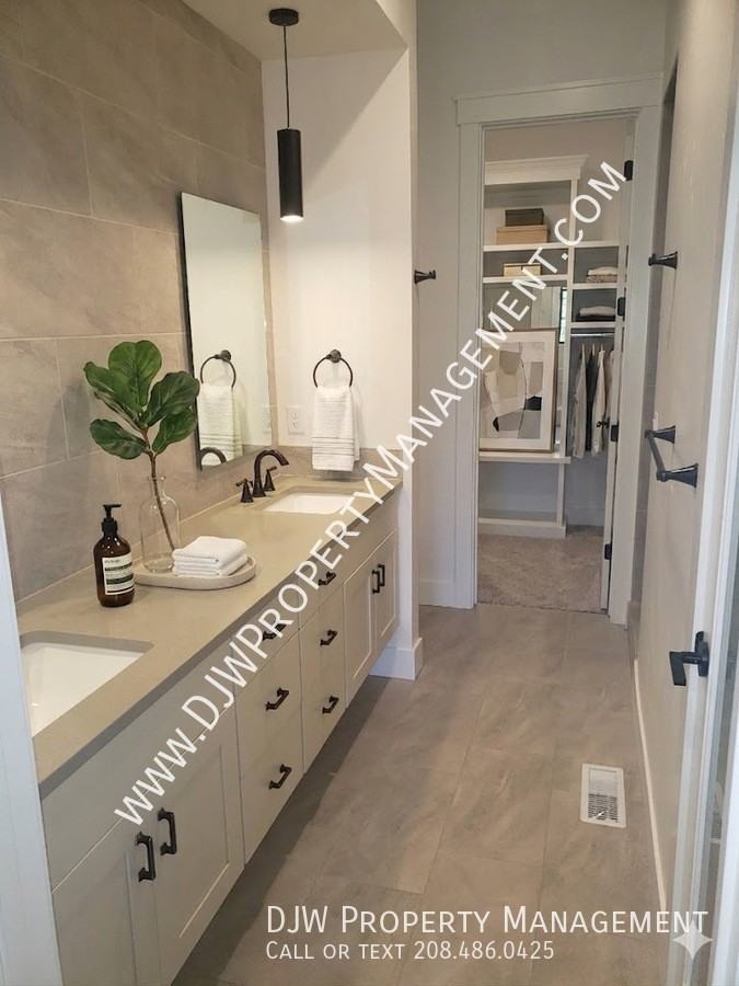 4264 W Lovegood Ln - Photo 7 of 10