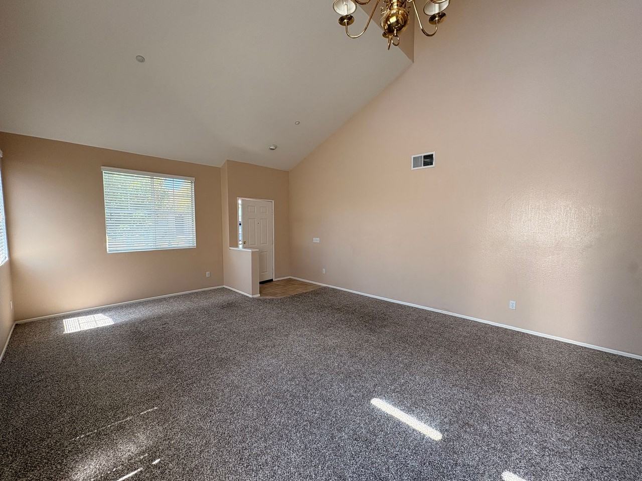 1498 Haddington Dr - Photo 7 of 44