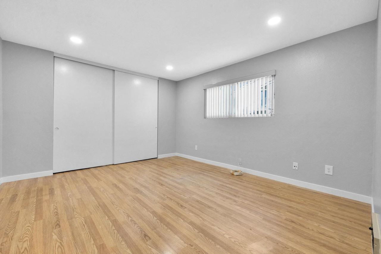 9580 Carroll Canyon Rd - Photo 3 of 21