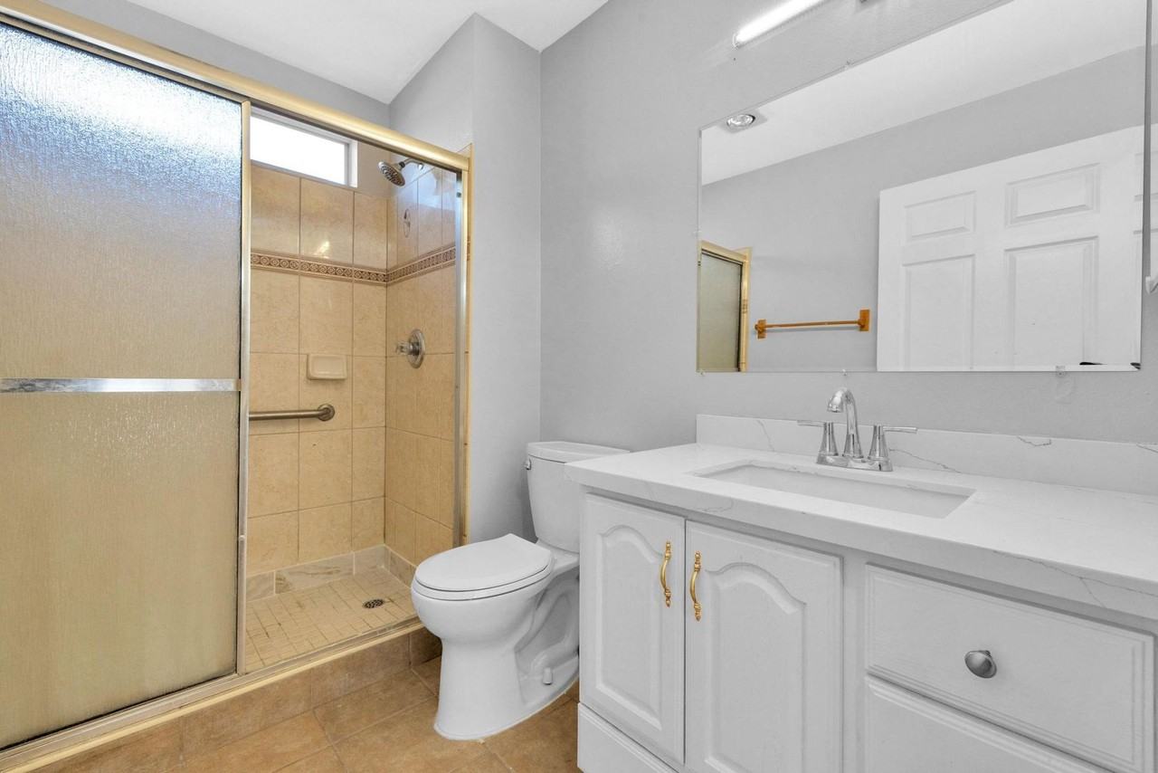 9580 Carroll Canyon Rd - Photo 4 of 21