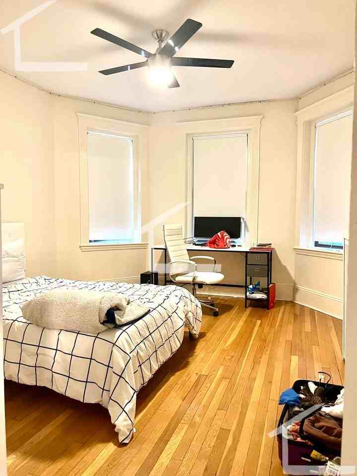 75B Longwood Ave - Photo 4 of 9