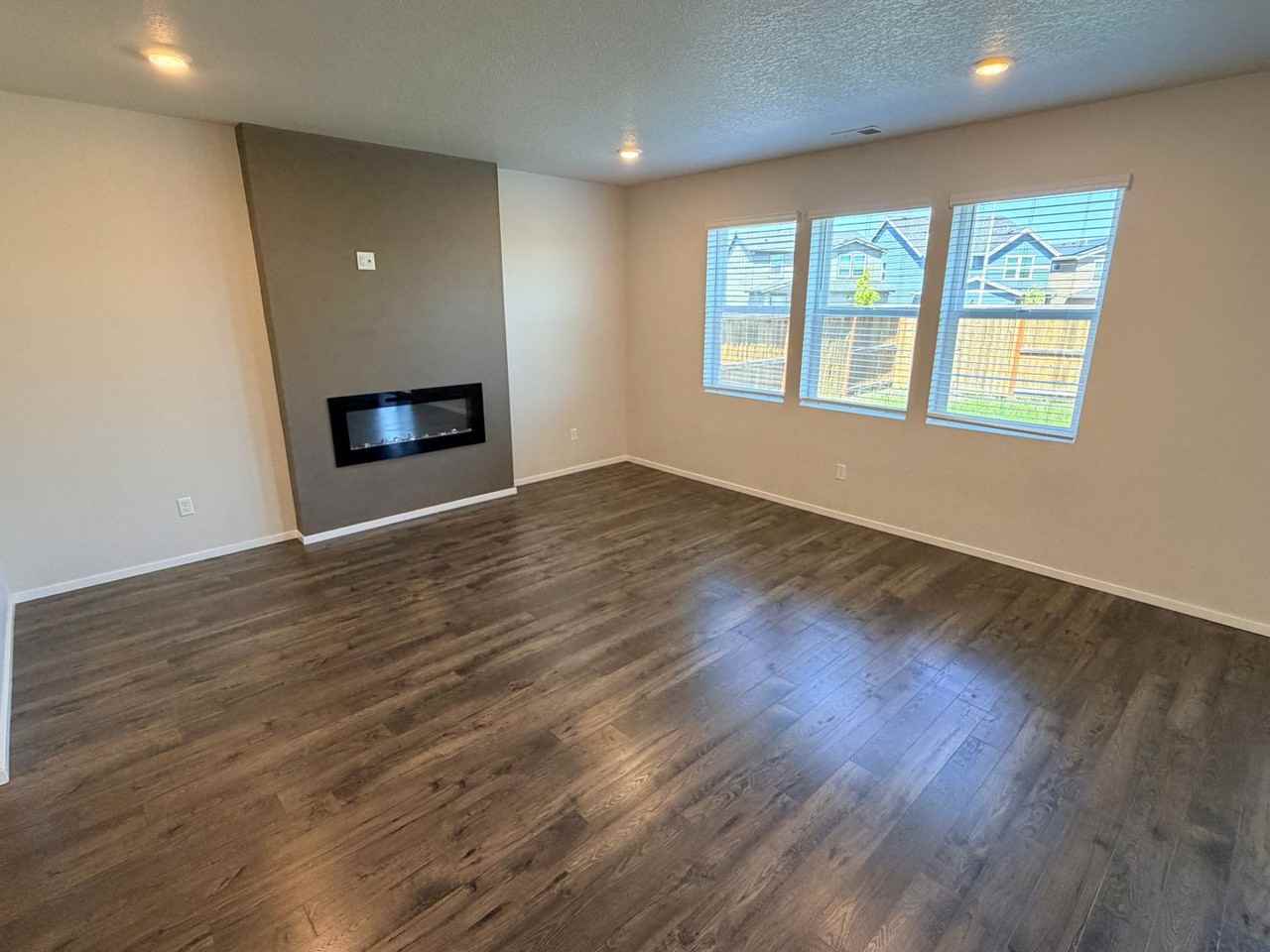 462 Greencrest St Ne - Photo 2 of 19