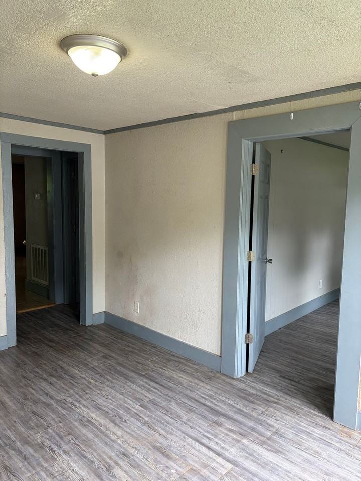 2810 N Albert Pike Ave - Photo 4 of 14
