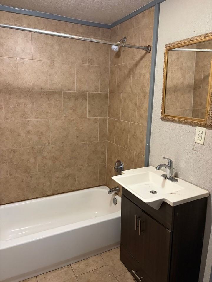 2810 N Albert Pike Ave - Photo 5 of 14