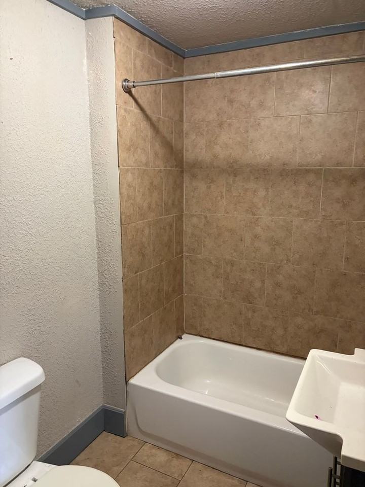 2810 N Albert Pike Ave - Photo 7 of 14