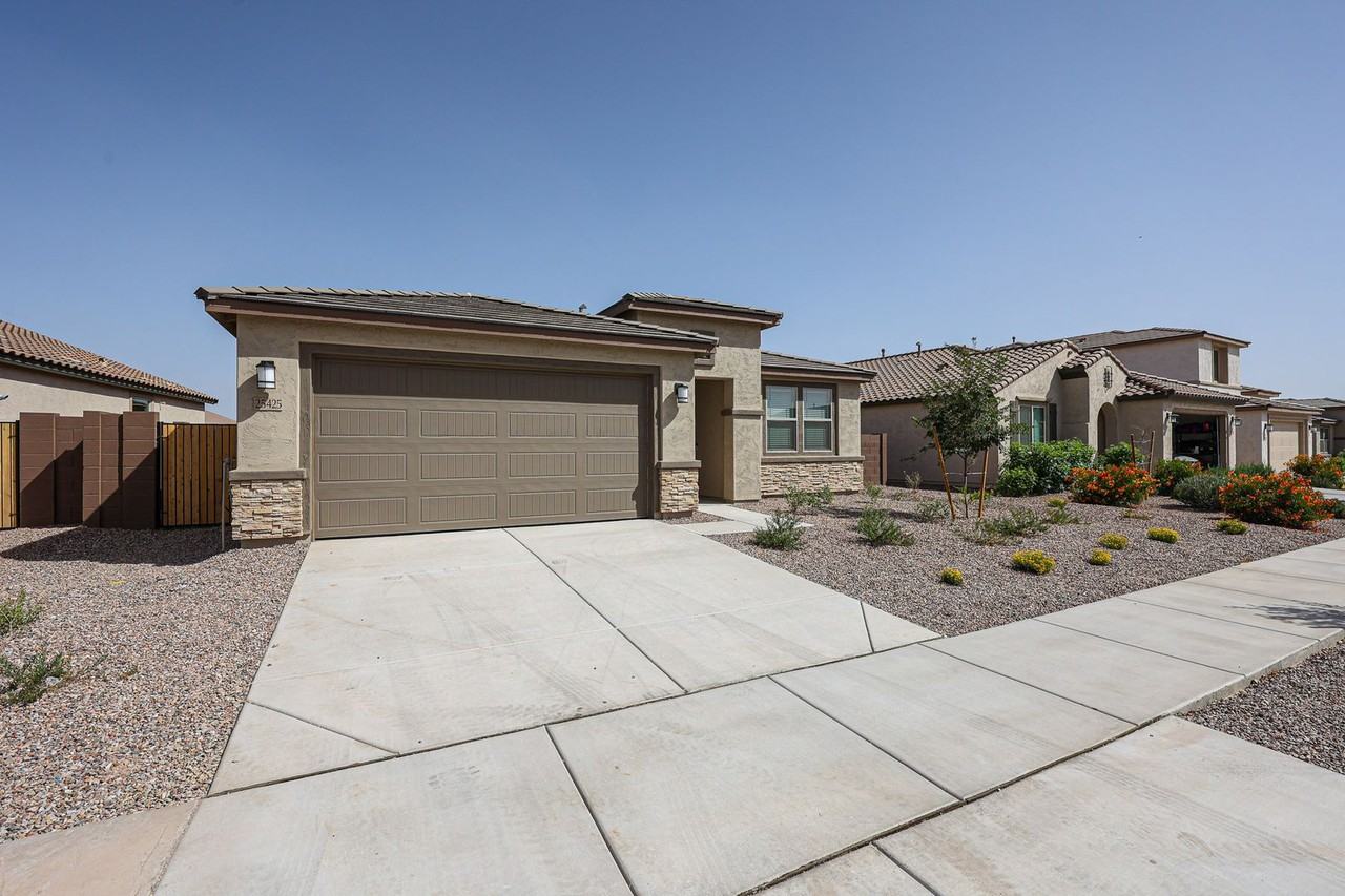 25425 N 172nd Ln - Photo 2 of 38