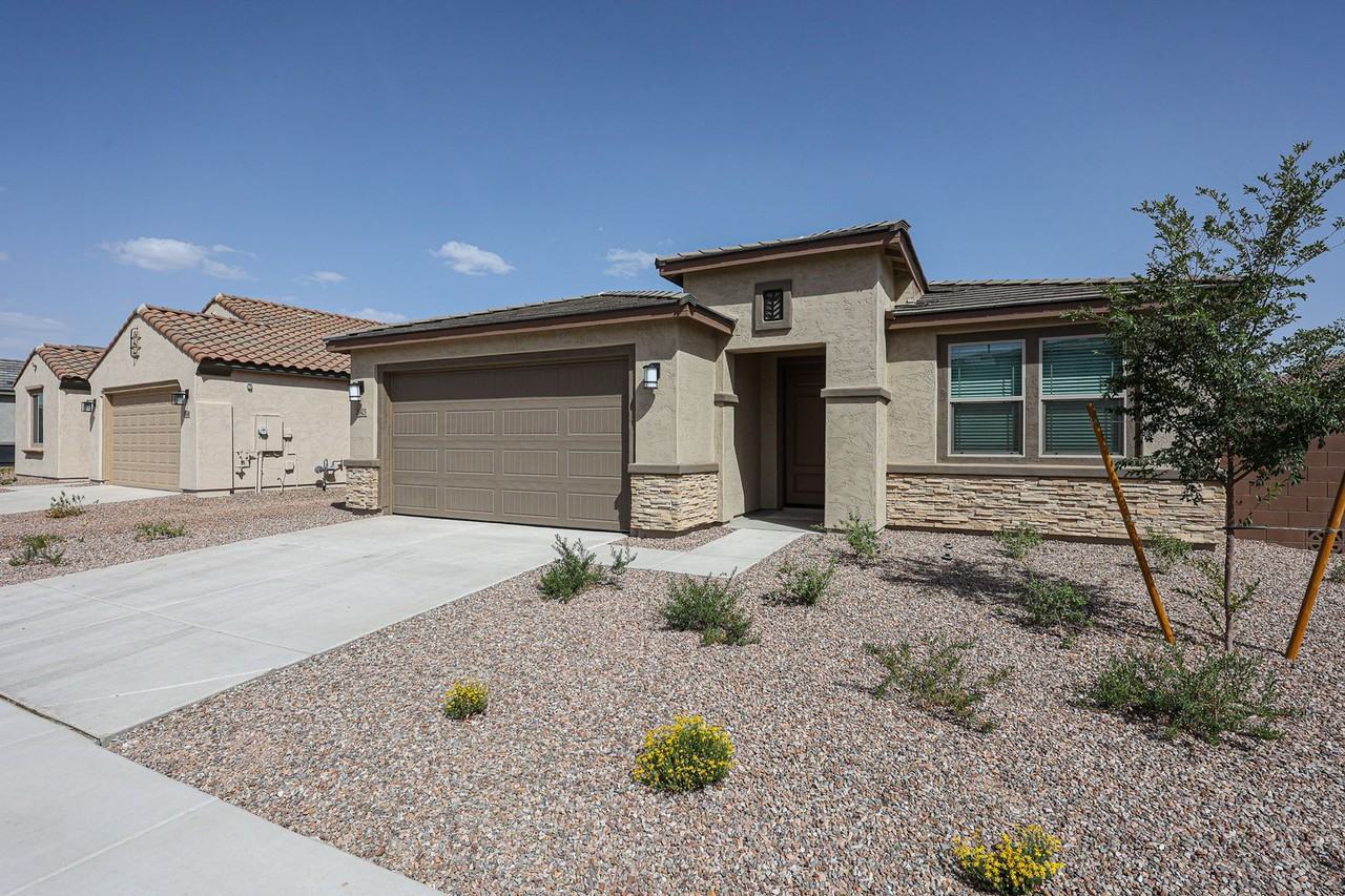 25425 N 172nd Ln - Photo 3 of 38