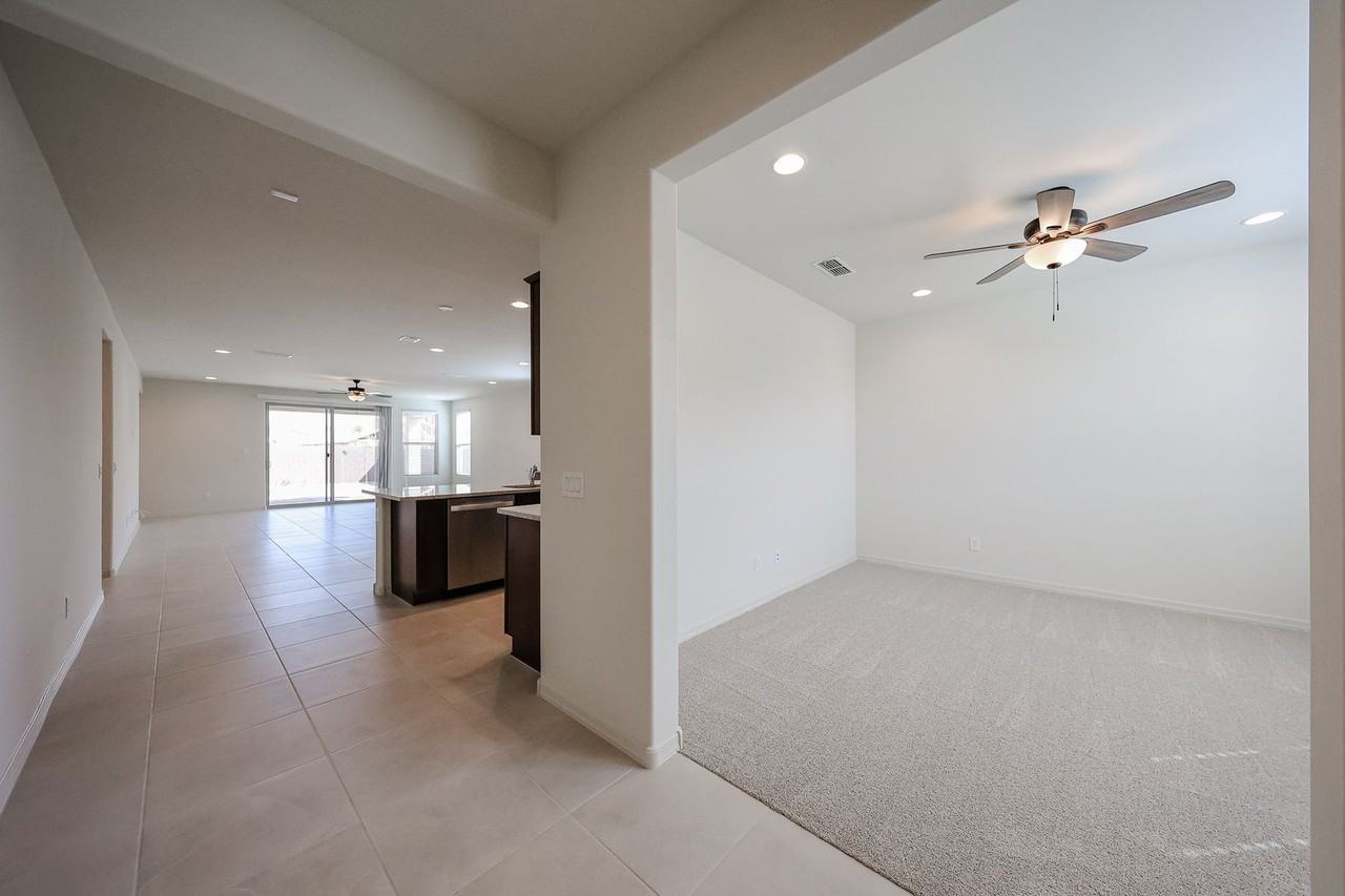 25425 N 172nd Ln - Photo 4 of 38