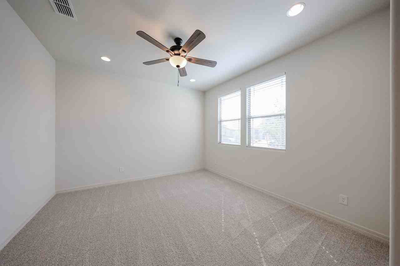 25425 N 172nd Ln - Photo 5 of 38