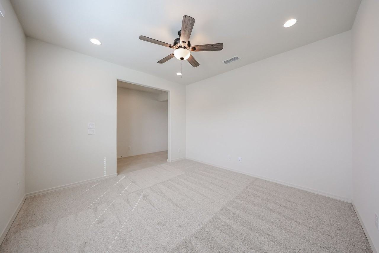 25425 N 172nd Ln - Photo 6 of 38
