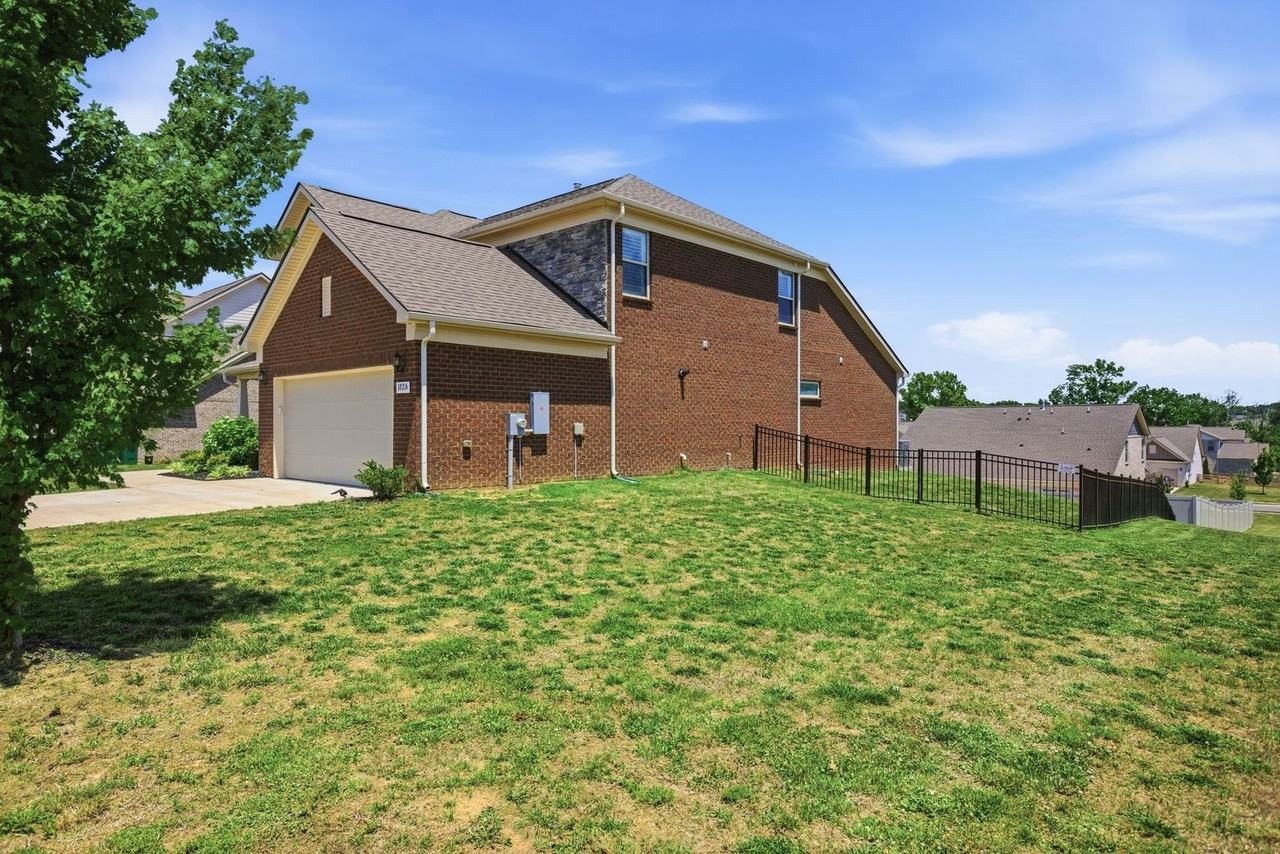 1725 Lantana Dr - Photo 3 of 47