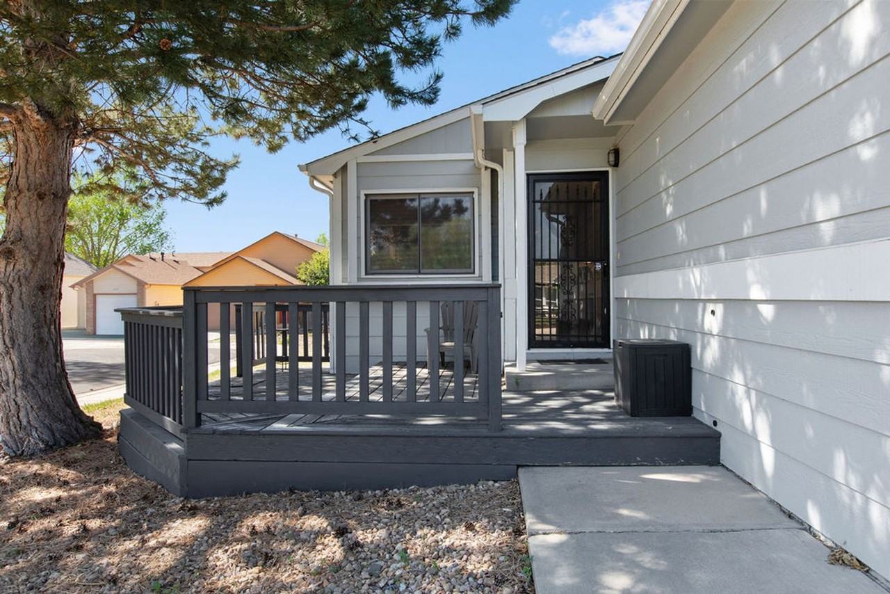2331 Ponderosa Ct - Photo 4 of 32