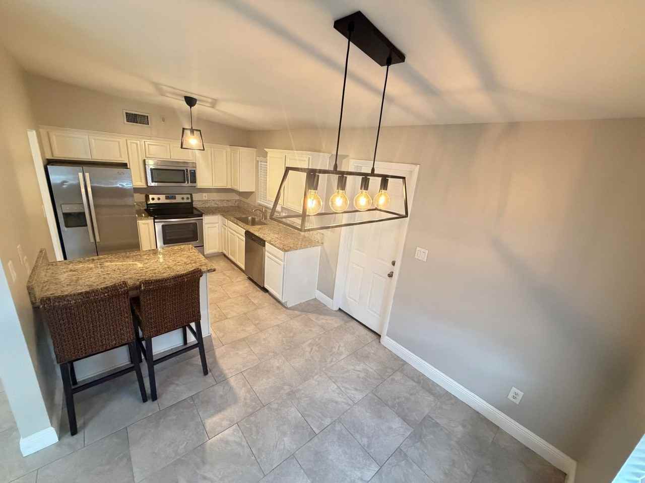 3612 Surrey Dr - Photo 7 of 34