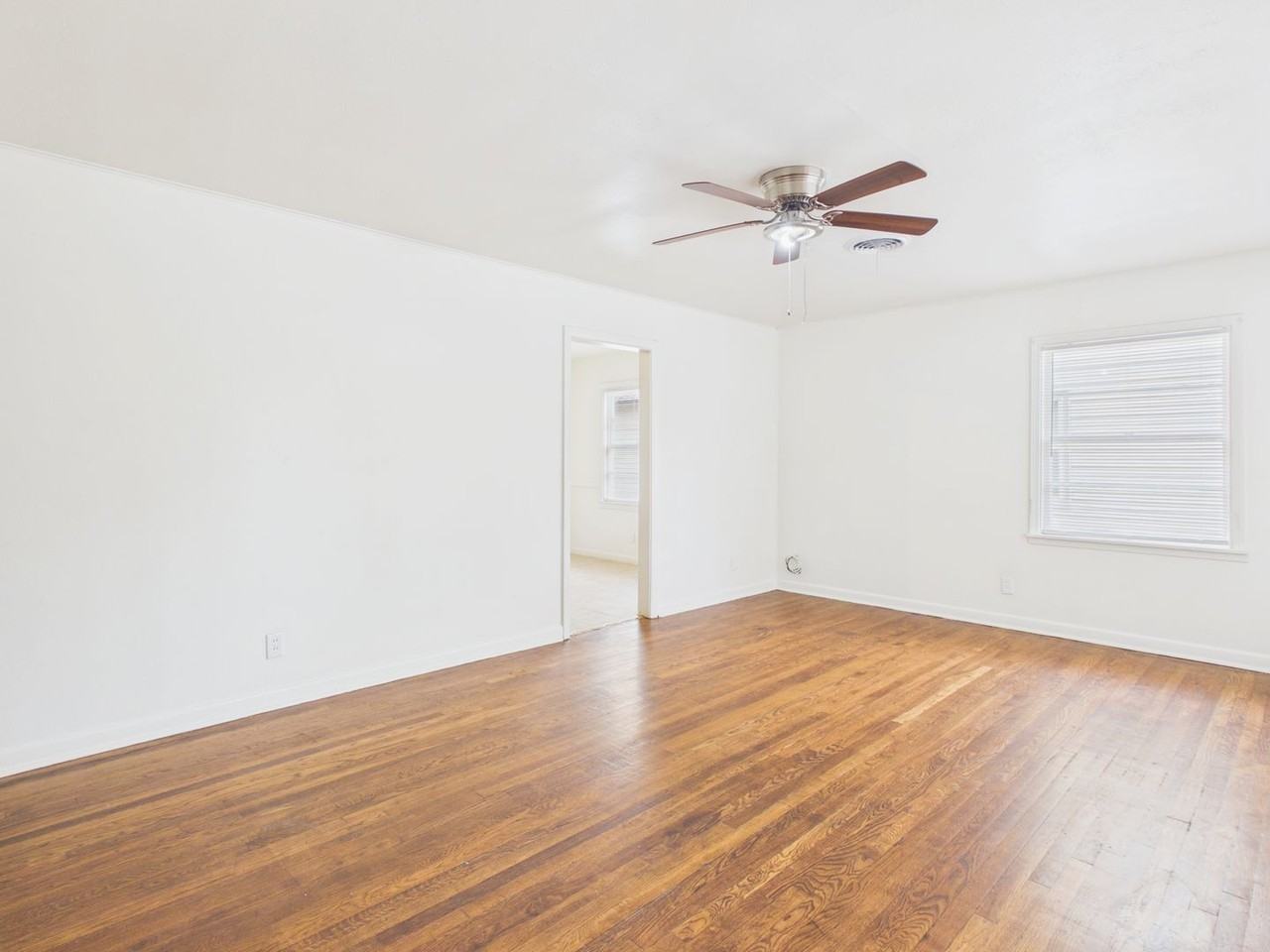 4308 S Jackson St - Photo 4 of 27