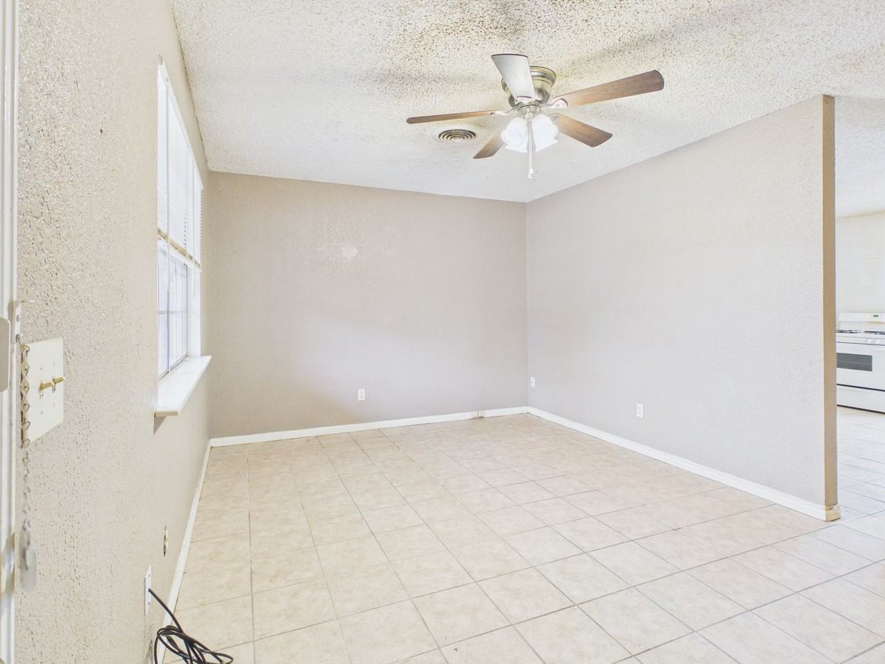 5315 Allen St - Photo 5 of 23
