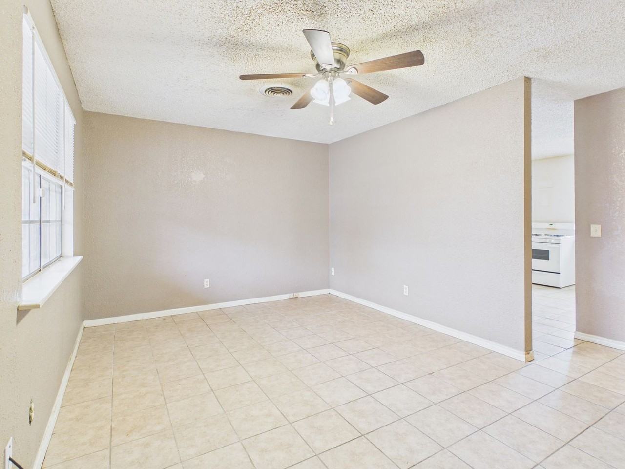 5315 Allen St - Photo 7 of 23