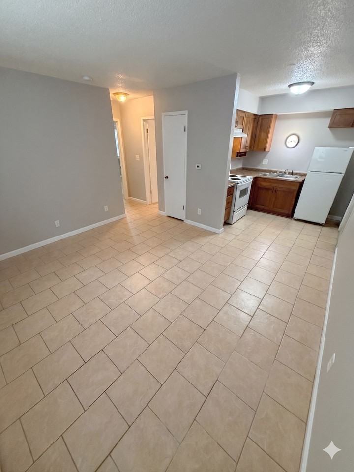217 NW College Ave - Photo 2 of 7