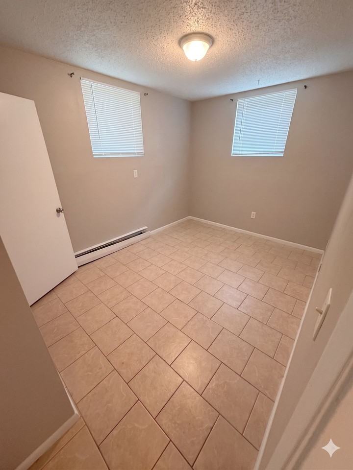 217 NW College Ave - Photo 5 of 7