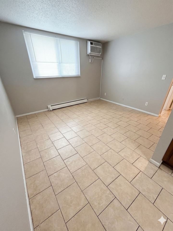 217 NW College Ave - Photo 6 of 7