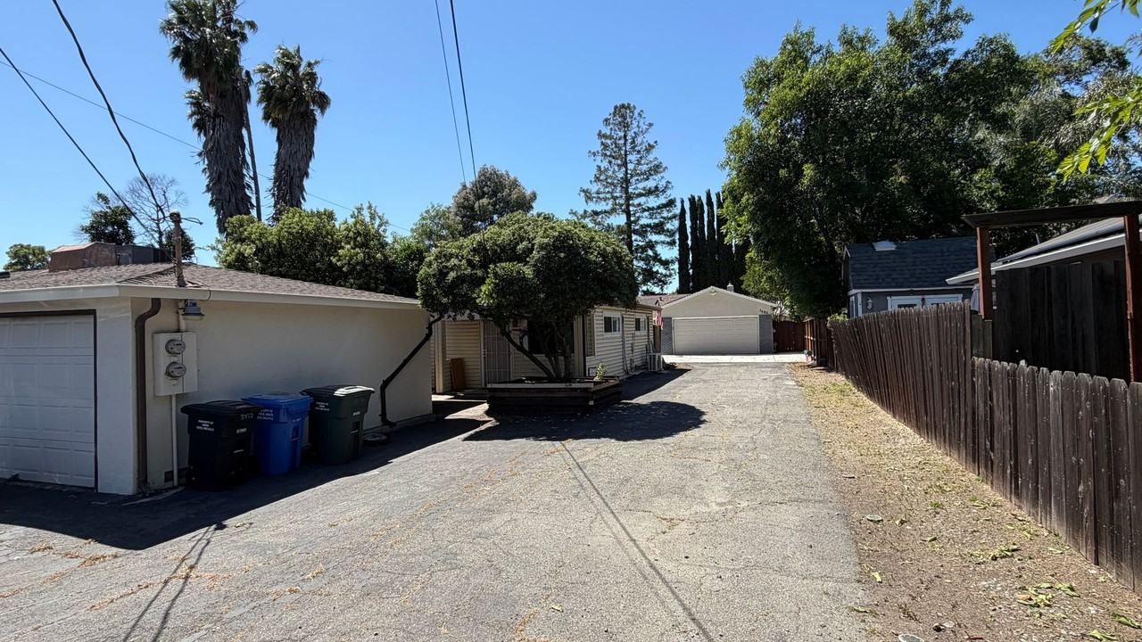 3478 Sanford St #A - Photo 2 of 14