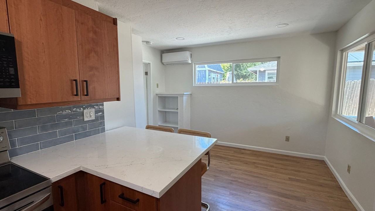 3478 Sanford St #A - Photo 4 of 14