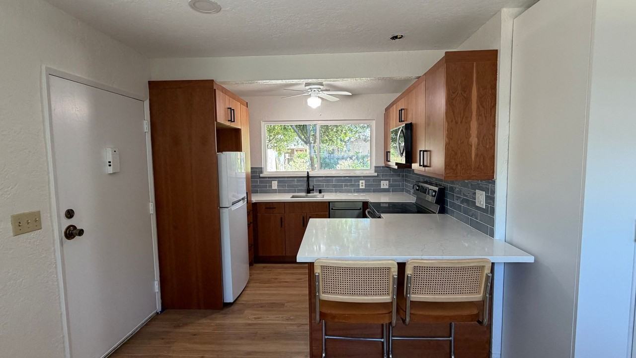 3478 Sanford St #A - Photo 5 of 14