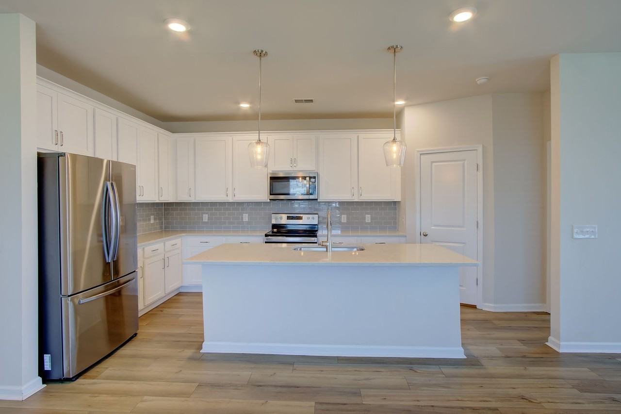 714 Mcroy St - Photo 2 of 26
