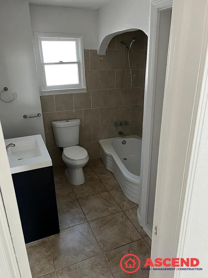 1007 Castaic Ave - Photo 4 of 7