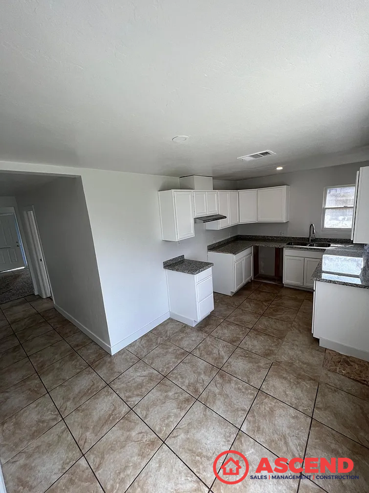 1007 Castaic Ave - Photo 5 of 7