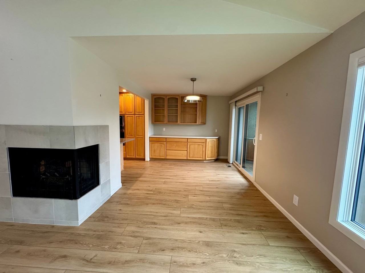 2045 Eastridge Dr #9 - Photo 3 of 12