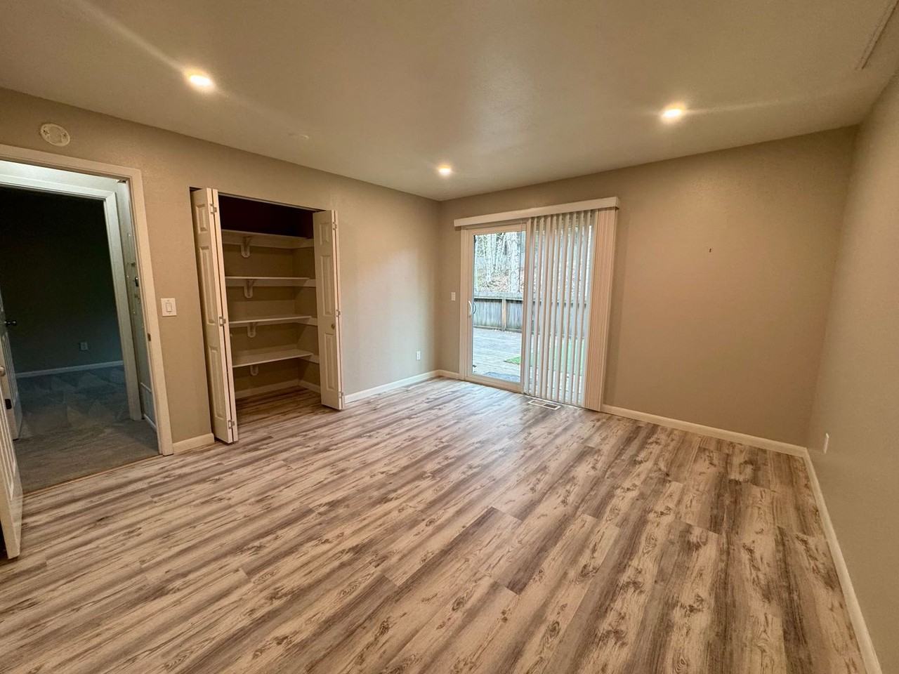 2045 Eastridge Dr #9 - Photo 5 of 12