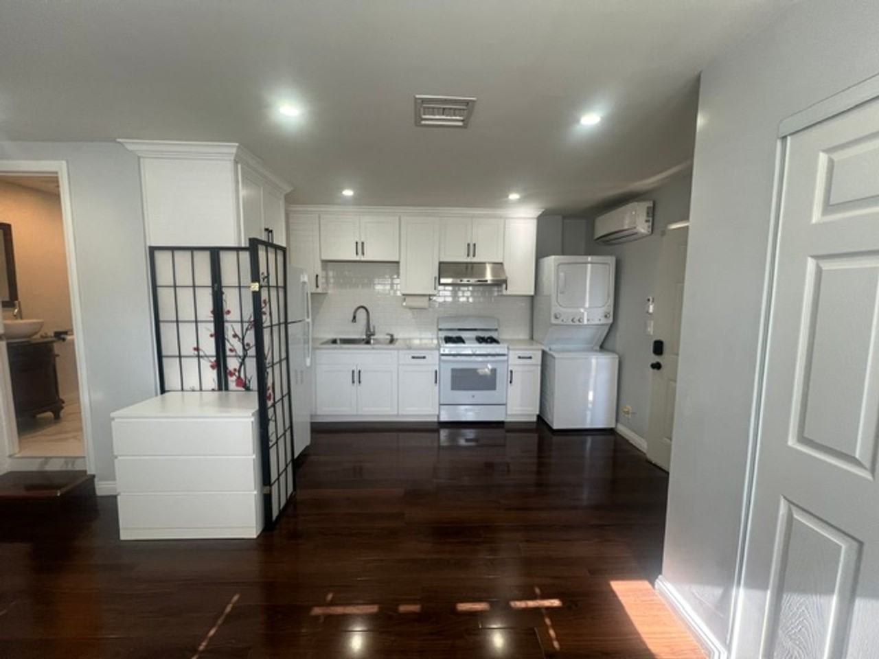 7009 Jumilla Ave #B - Photo 5 of 17