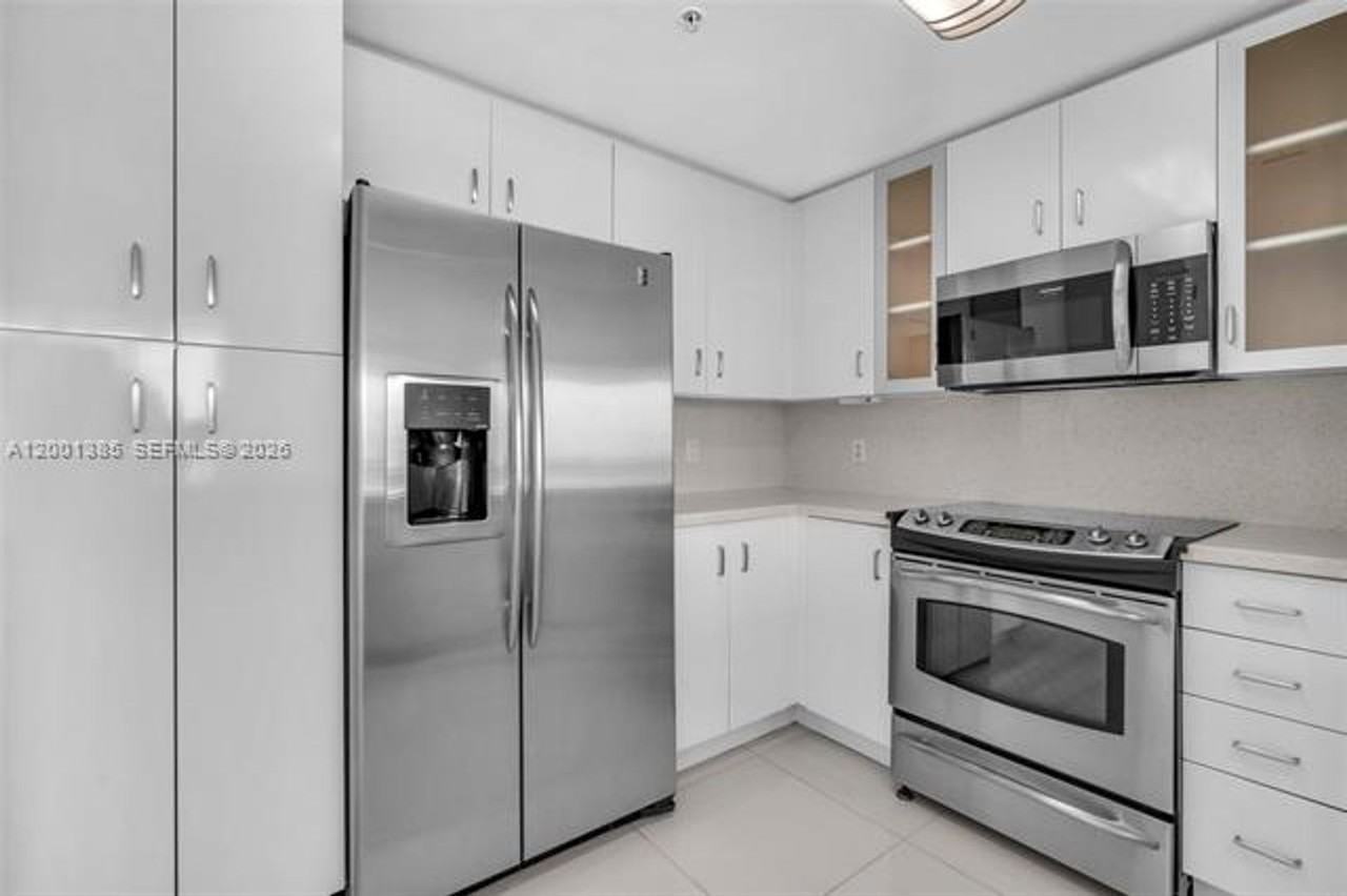 7900 Harbor Island Dr #1101 - Photo 3 of 28