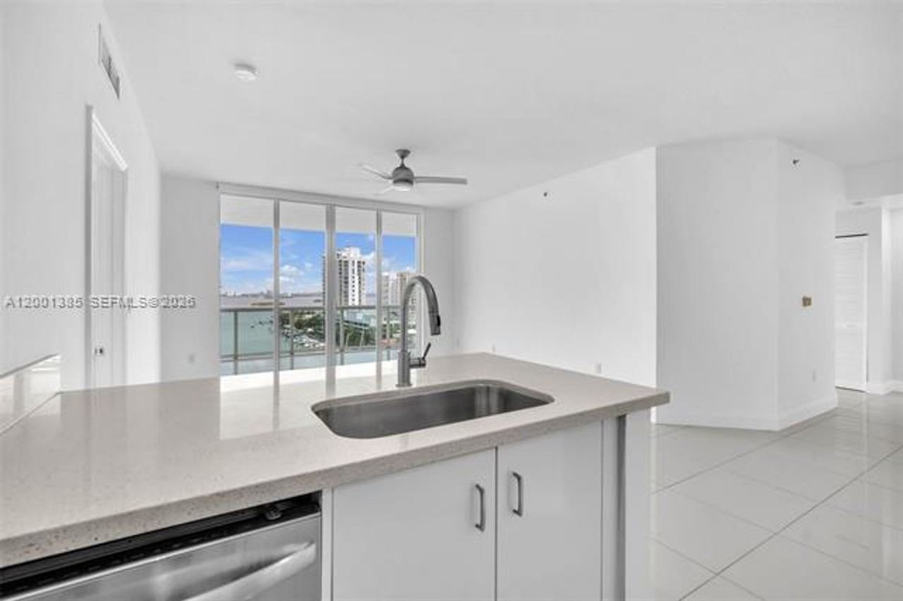 7900 Harbor Island Dr #1101 - Photo 4 of 28