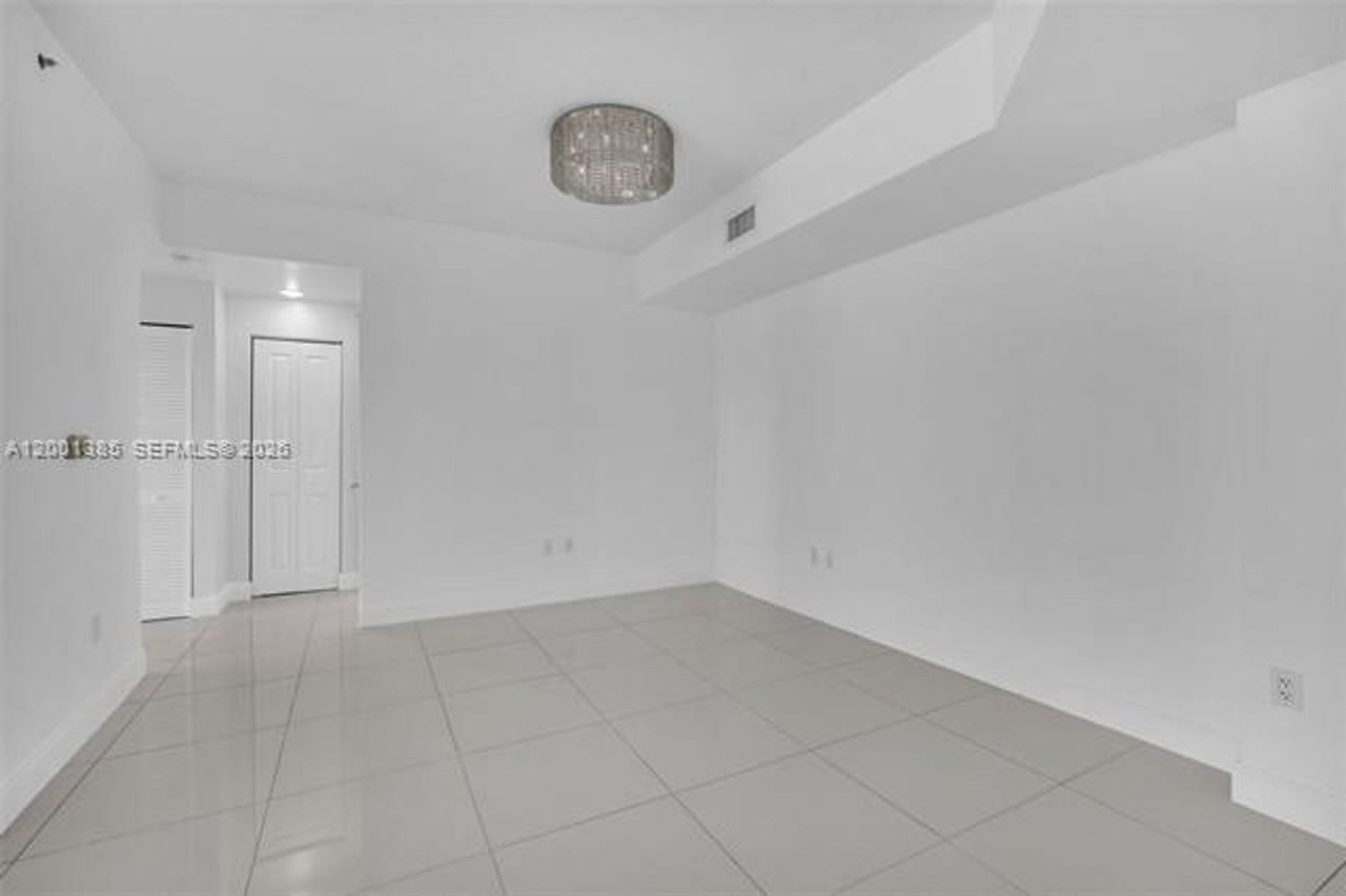 7900 Harbor Island Dr #1101 - Photo 7 of 28