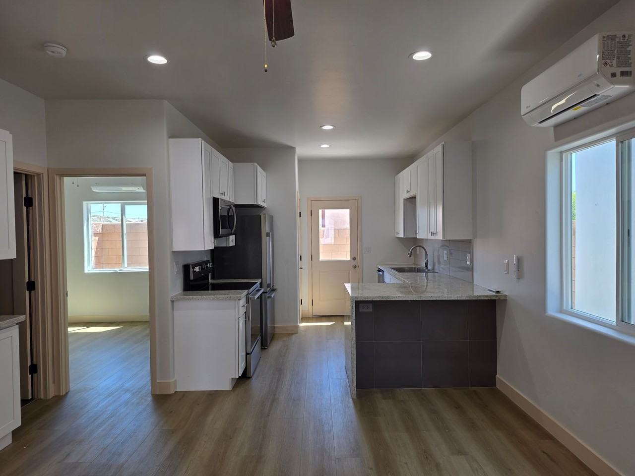 370 Riverfront Dr - Photo 7 of 32