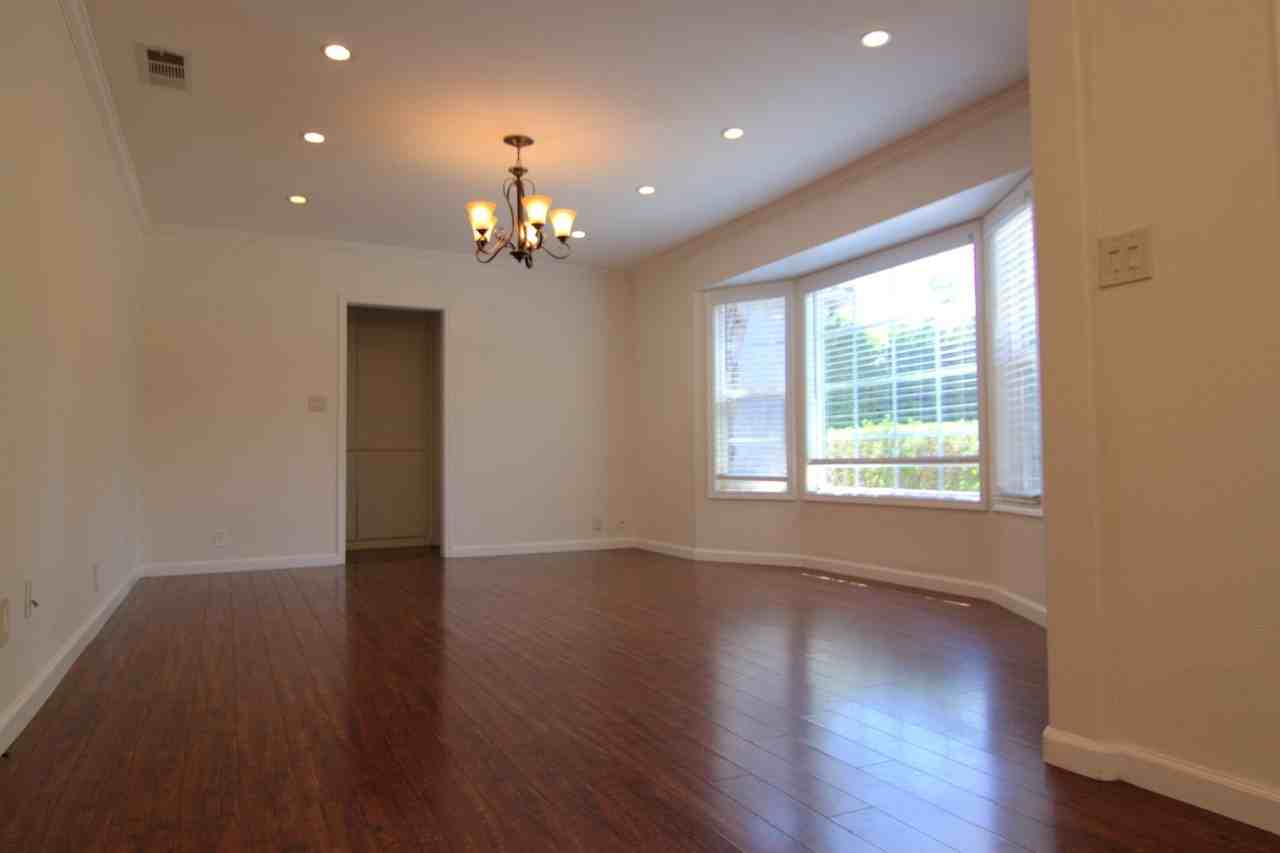 6730 Balboa Blvd - Photo 5 of 19