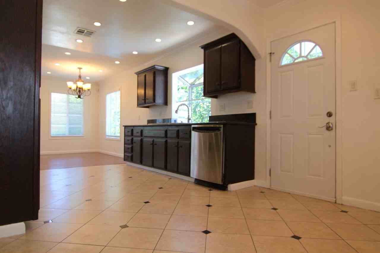 6730 Balboa Blvd - Photo 6 of 19