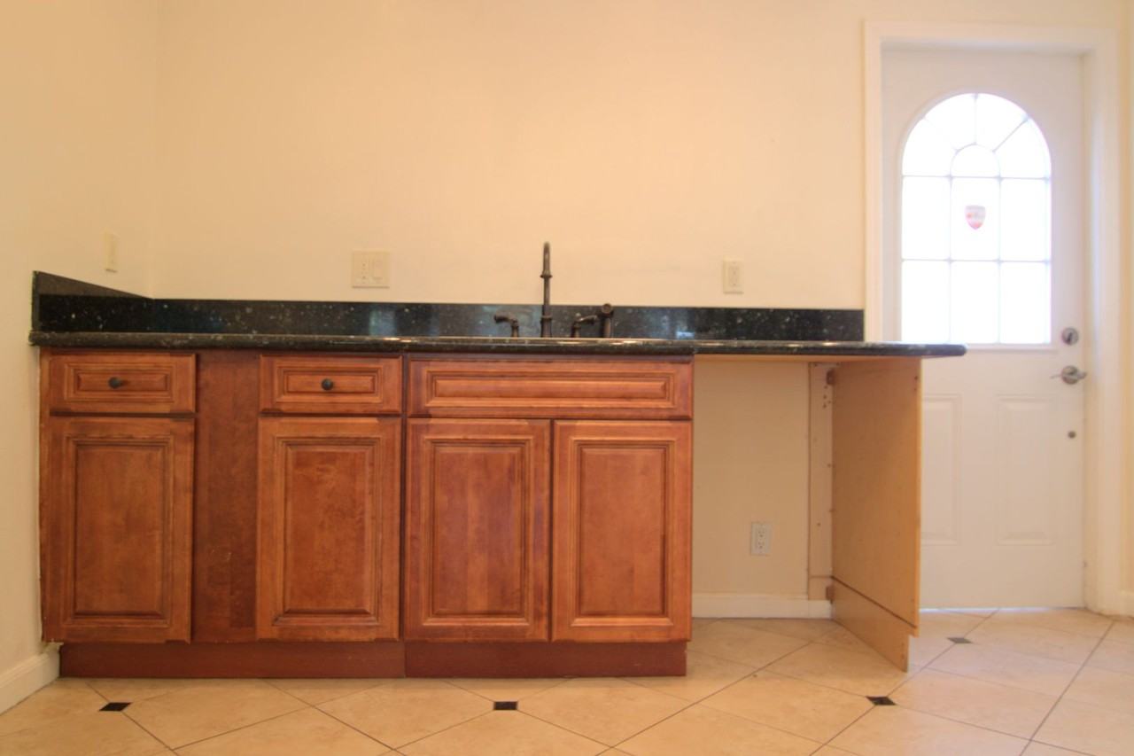 6730 Balboa Blvd - Photo 7 of 19