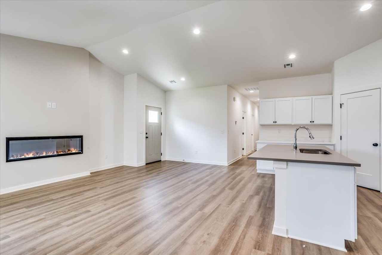 1901 N Cody Ln - Photo 6 of 23