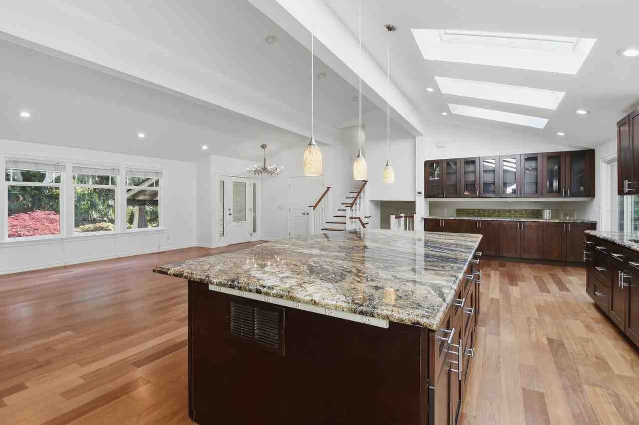 11736 Ne 30th Pl - Photo 4 of 23