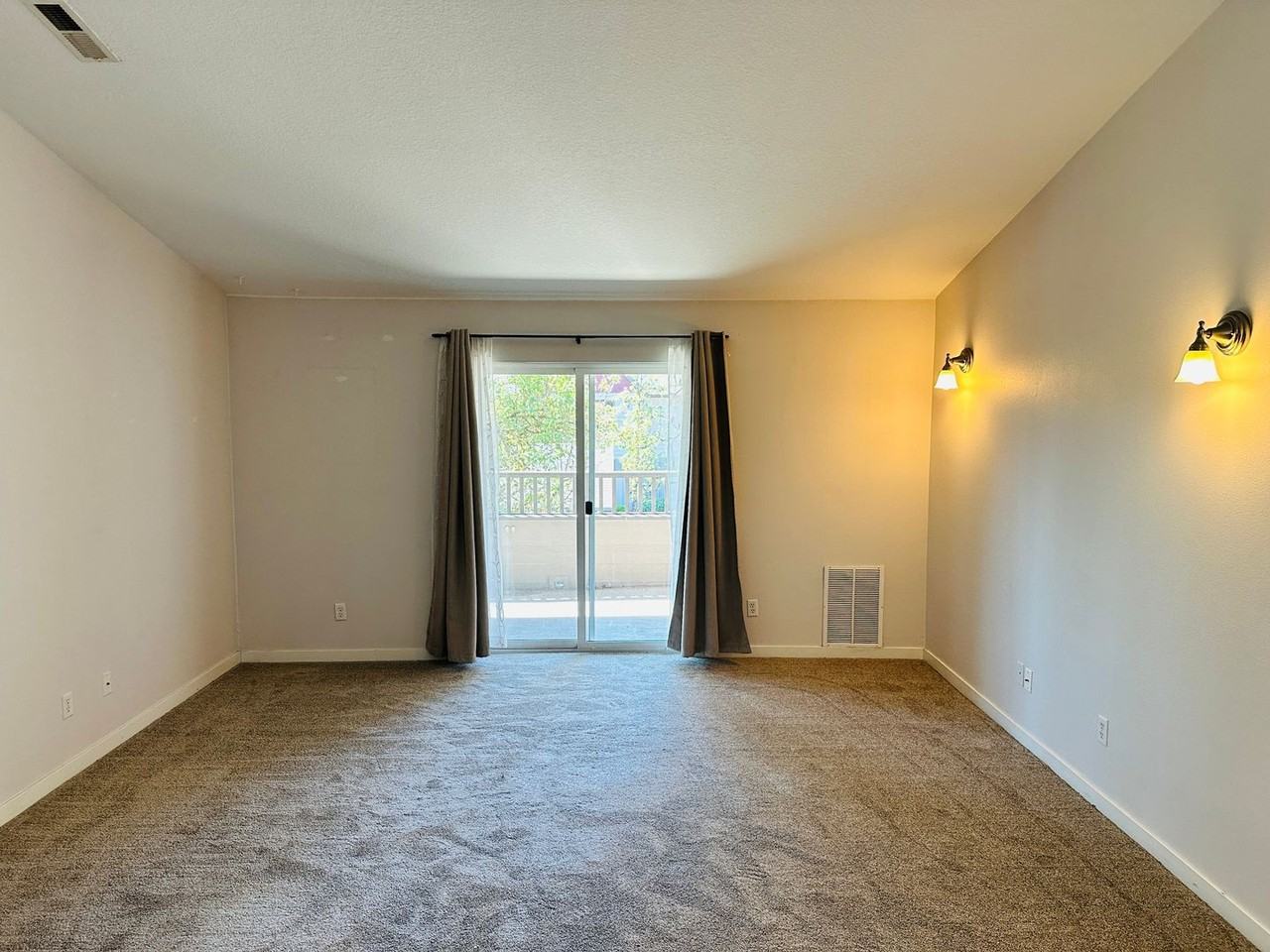 14019 Ne 20th Ave - Photo 3 of 24