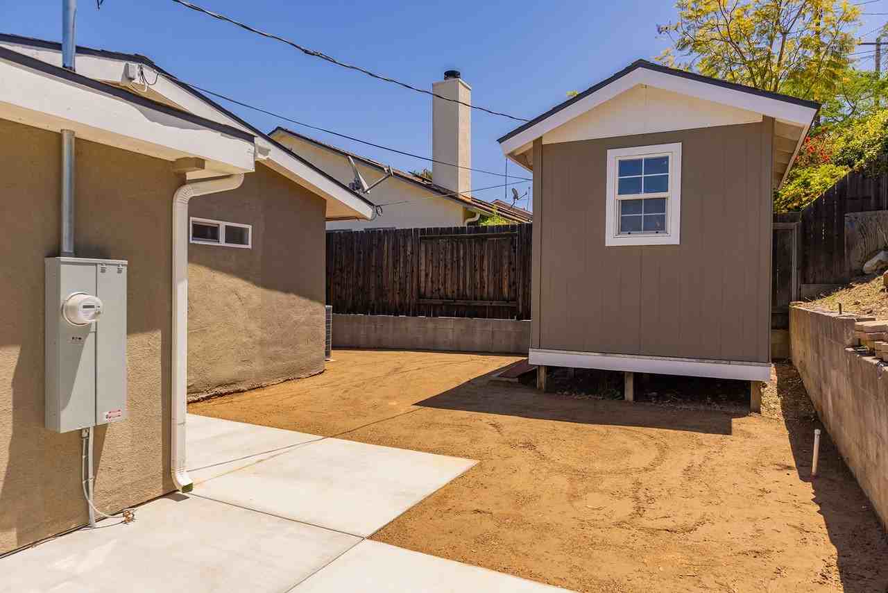 216 Barbara St - Photo 7 of 24