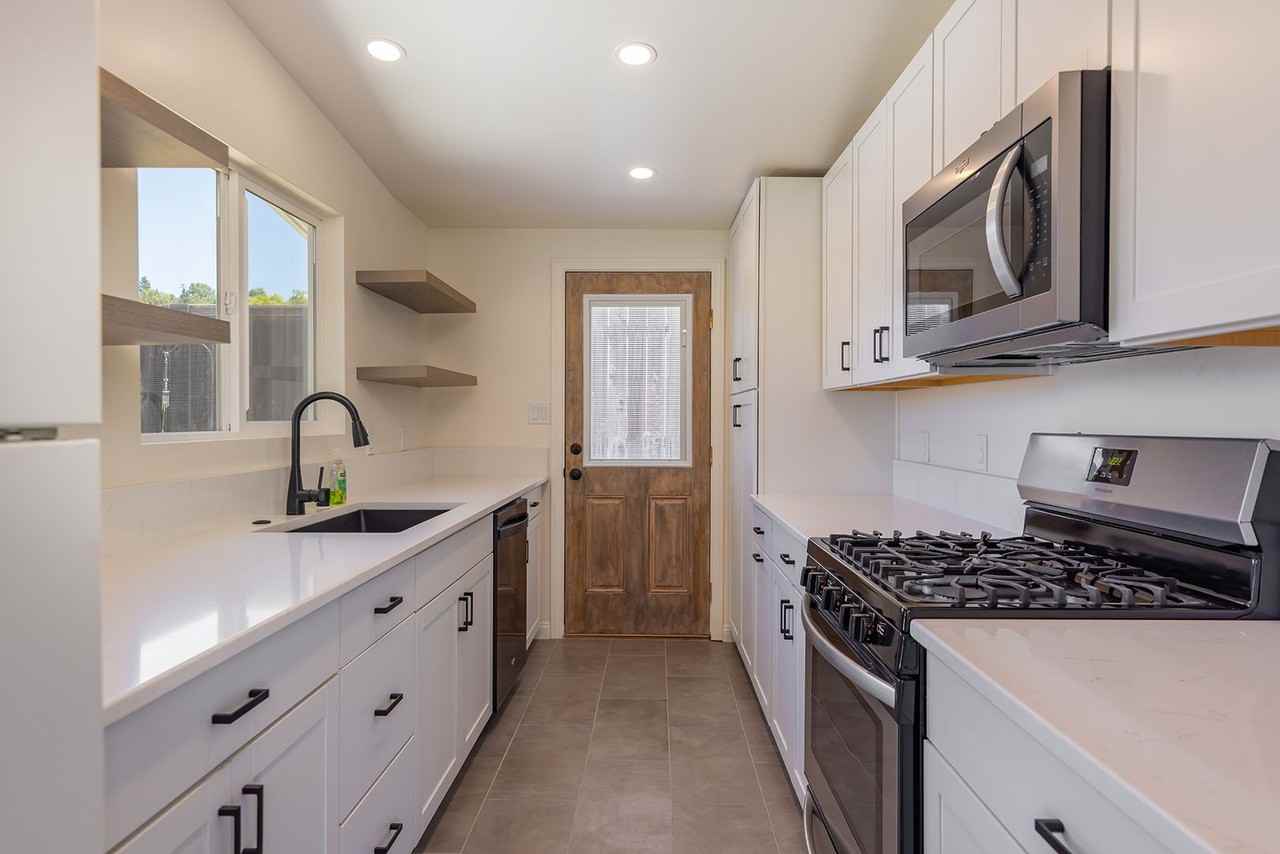 216 216 Barbara st - Photo 3 of 21