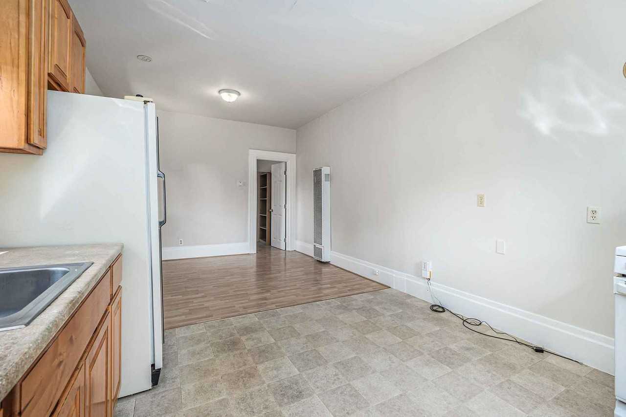 1617 8th St #E - Photo 7 of 14