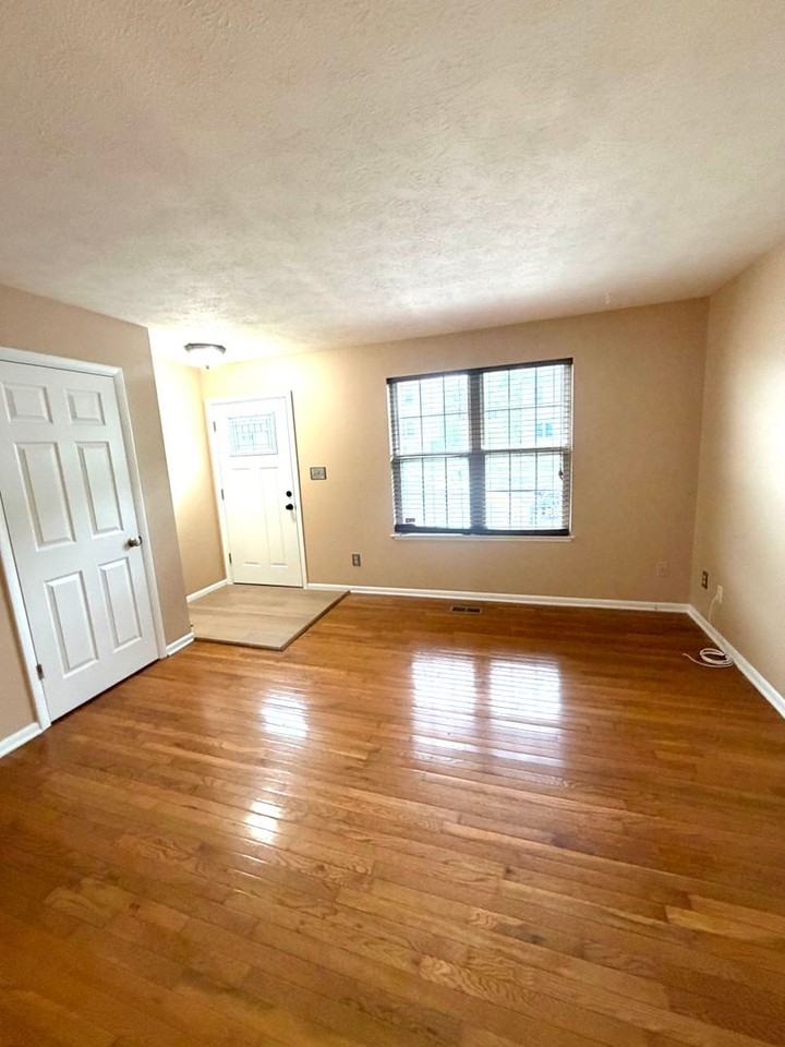 861 Clover Leaf Ct - Photo 2 of 14