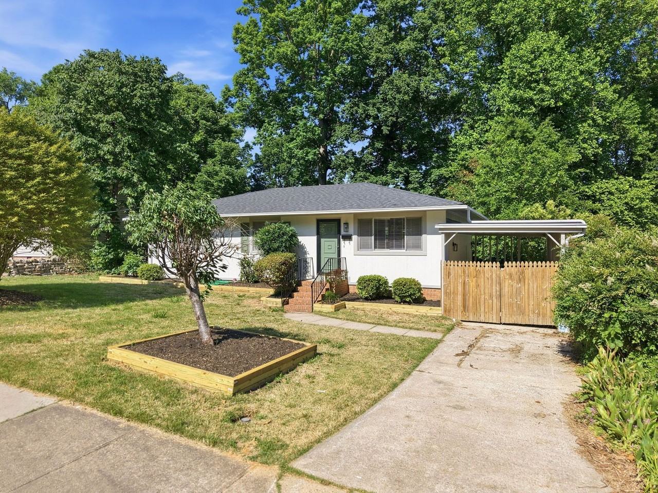 1129 Marlborough Rd - Photo 2 of 28